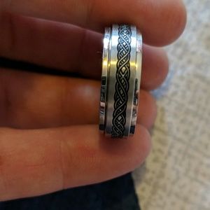 Mens size 13 ringing ring